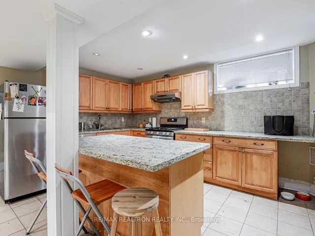 Additional property image - 867 Bathurst St
