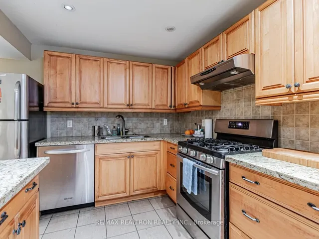 Additional property image - 867 Bathurst St