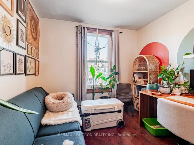Additional property image - 867 Bathurst St