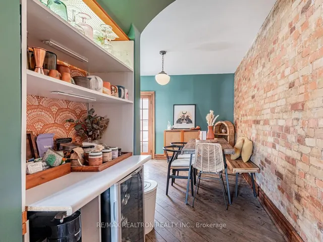 Additional property image - 867 Bathurst St