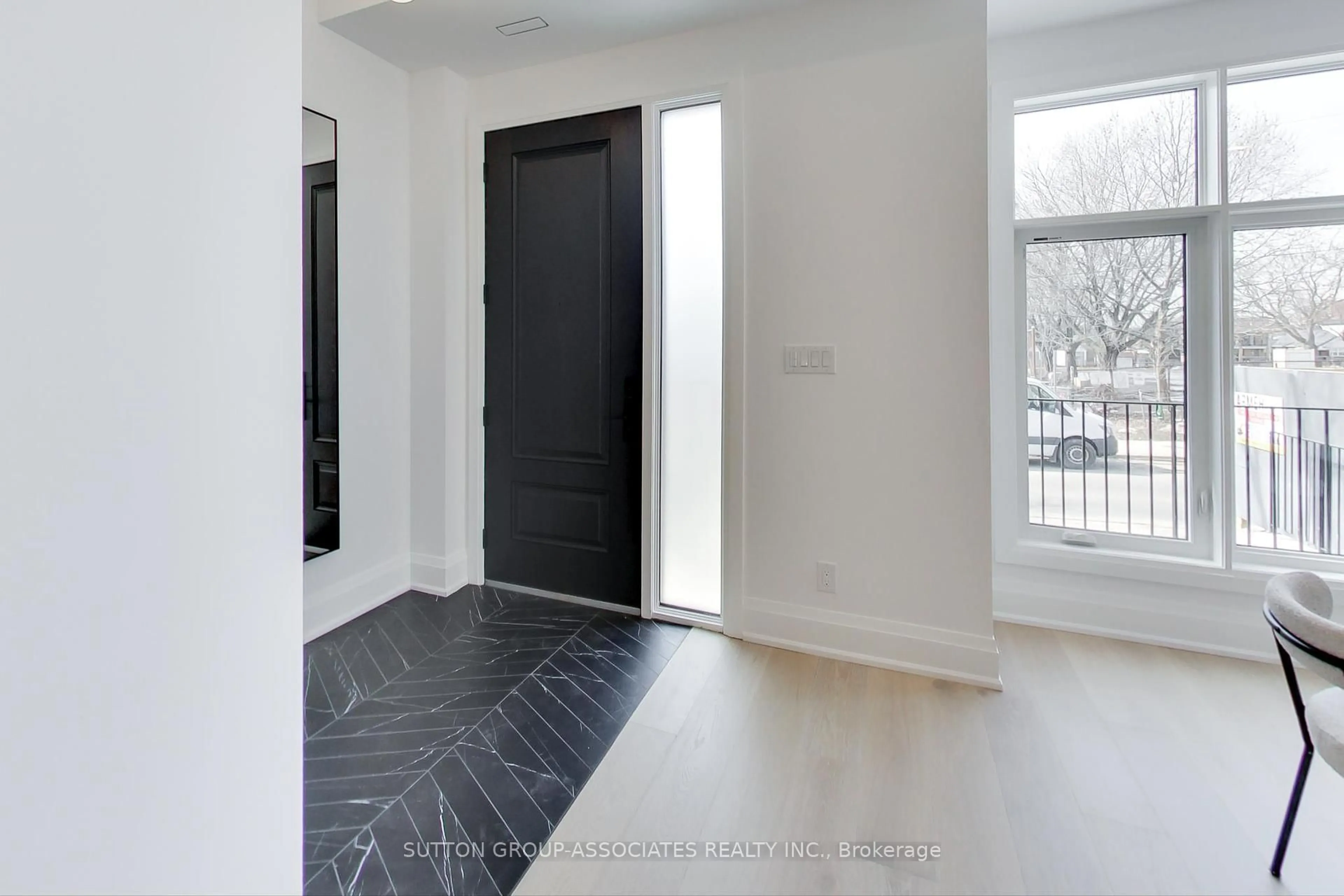 Indoor entryway for 393 Winnett Ave, Toronto Ontario M6C 3M2