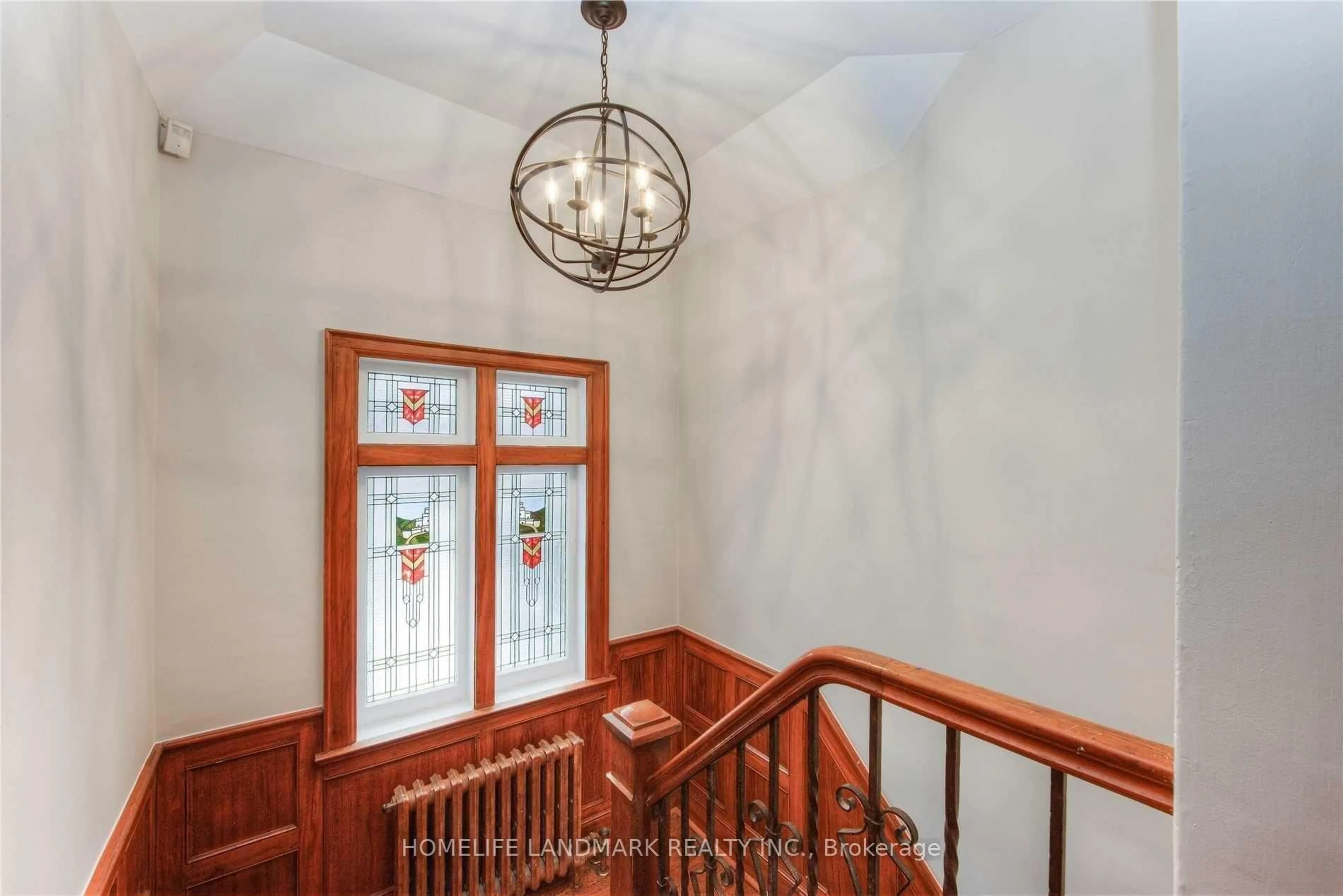 Indoor foyer for 283 Chaplin Cres, Toronto Ontario M5P 1B1