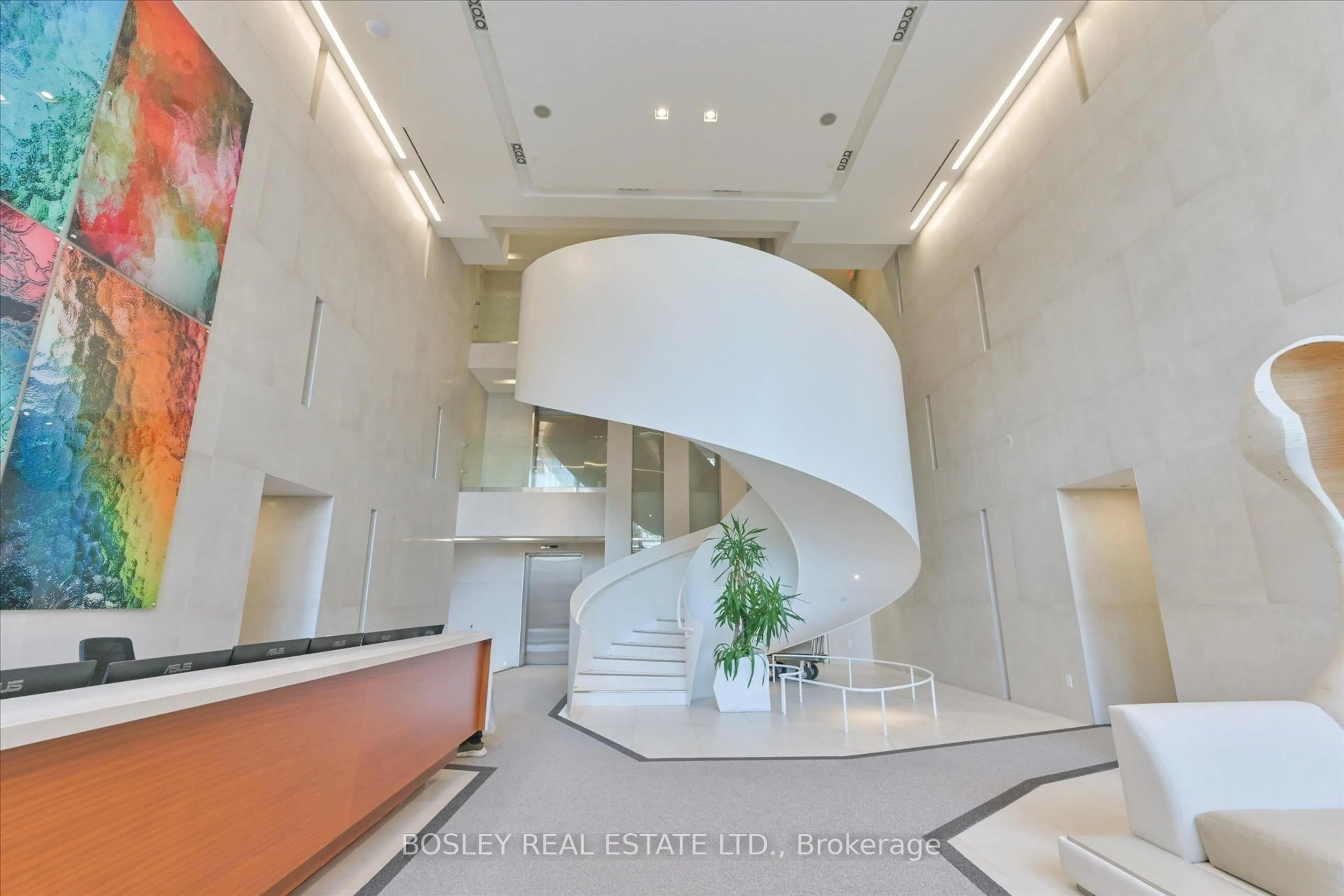 Indoor foyer for 170 Avenue Rd #703, Toronto Ontario M5R 0A4