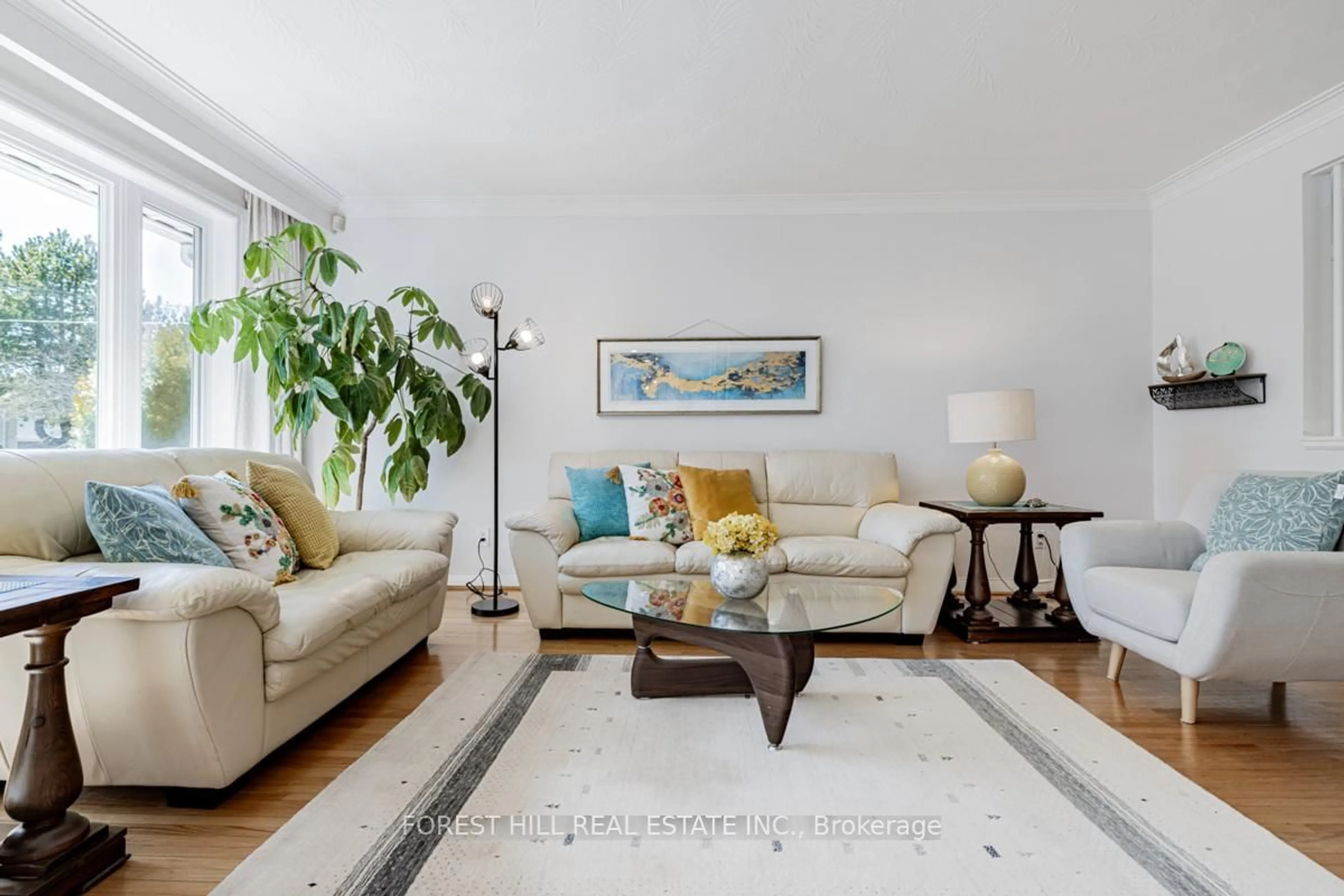 Living room with furniture, unknown for 6 Arrowstook Rd, Toronto Ontario M2K 1J9