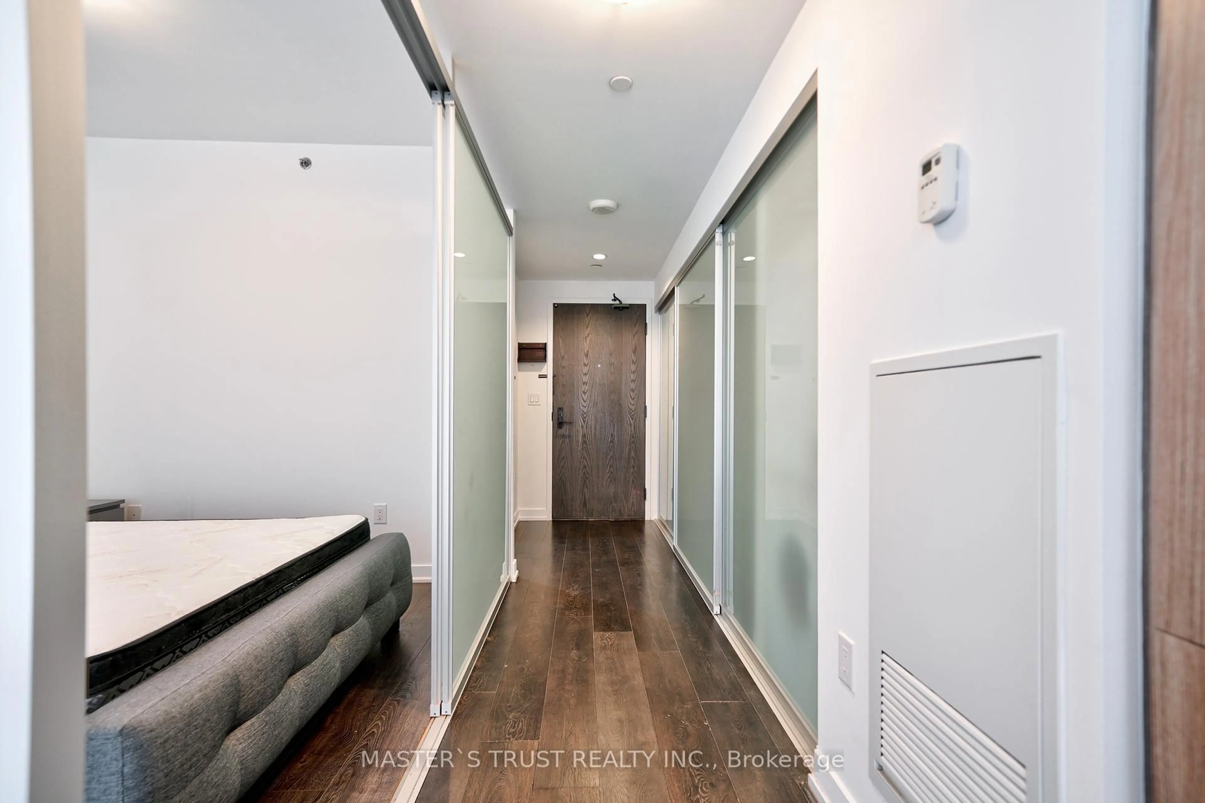 Indoor foyer for 426 University Ave #2307, Toronto Ontario M5G 1S9