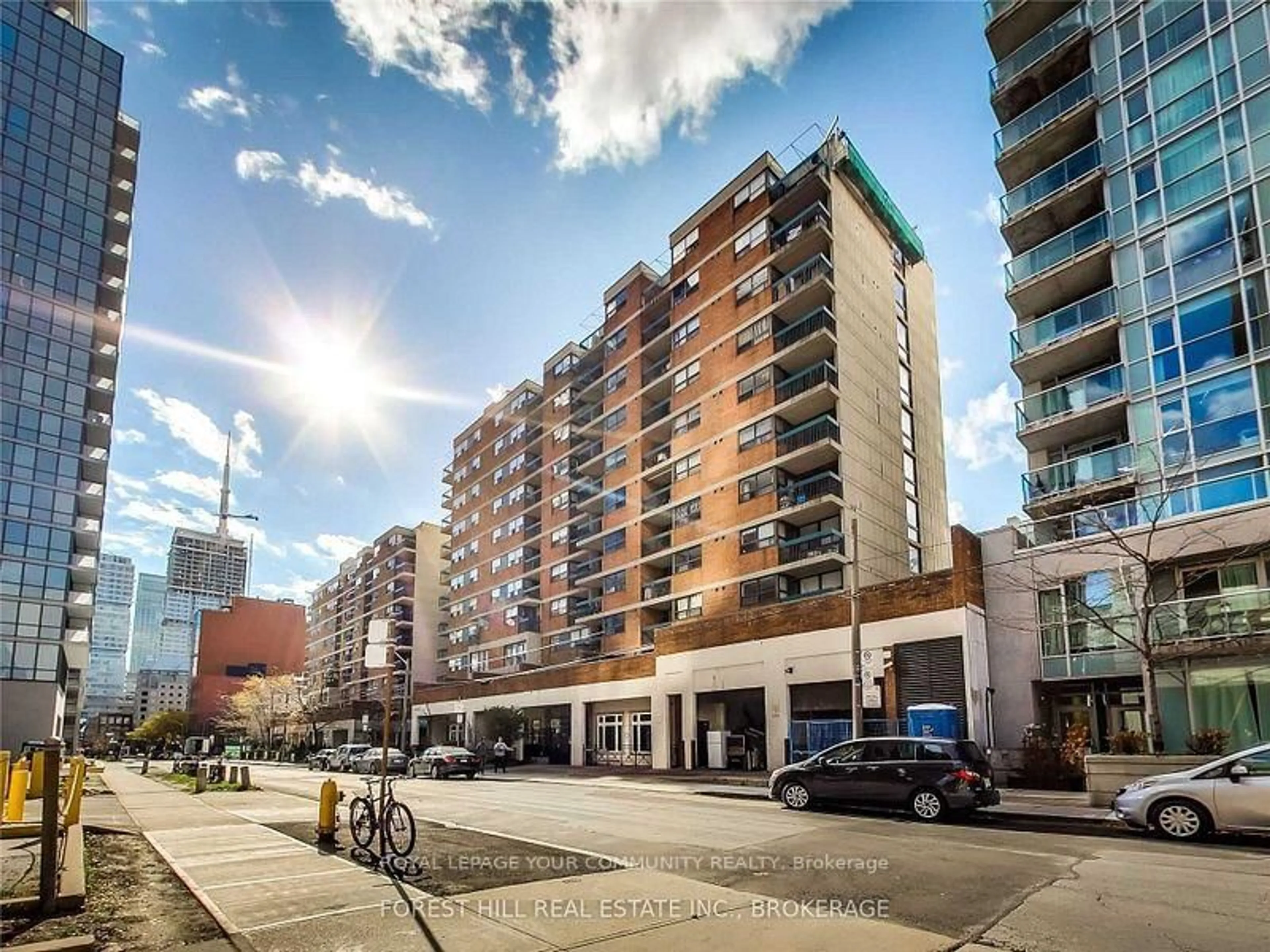 A pic from outside/outdoor area/front of a property/back of a property/a pic from drone, street for 80 St Patrick St #425, Toronto Ontario M5T 2X6