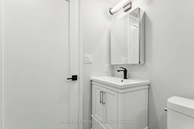 Additional property image - 18 Merton St Unit 906