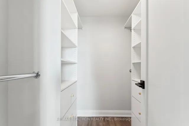 Additional property image - 18 Merton St Unit 906