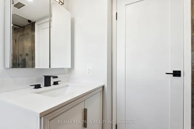 Additional property image - 18 Merton St Unit 906