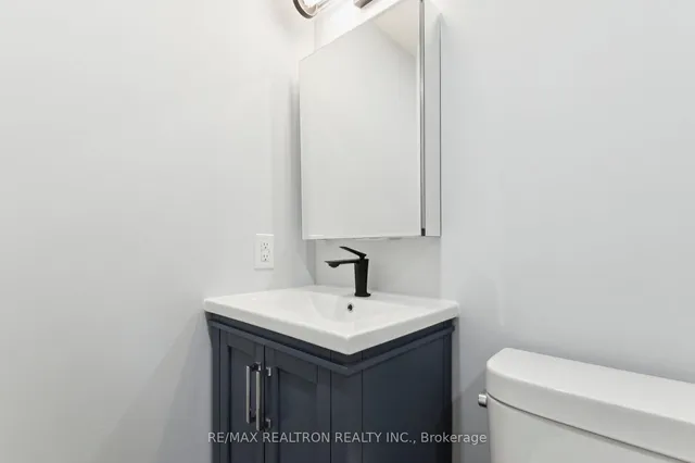 Additional property image - 18 Merton St Unit 906