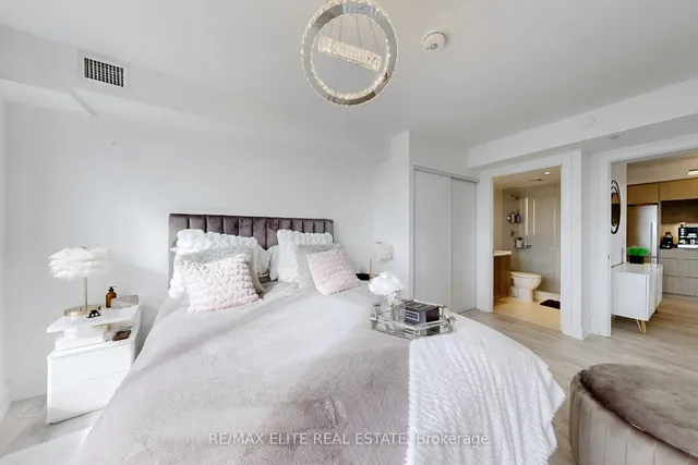 Additional property image - 585 Bloor St Unit 2418