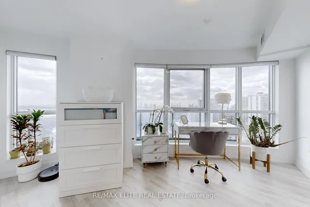 Additional property image - 585 Bloor St Unit 2418