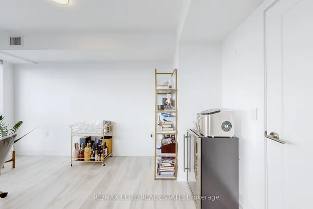 Additional property image - 585 Bloor St Unit 2418