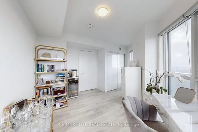 Additional property image - 585 Bloor St Unit 2418