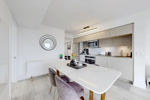 Additional property image - 585 Bloor St Unit 2418