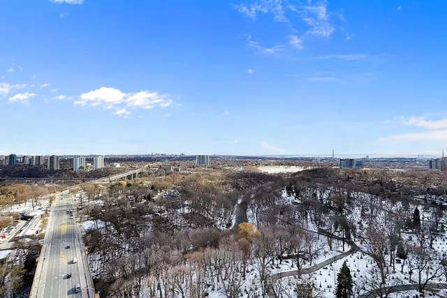 Additional property image - 585 Bloor St Unit 2418