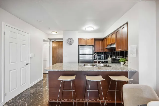Additional property image - 35 Hollywood Ave Unit 703