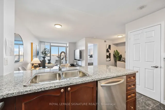 Additional property image - 35 Hollywood Ave Unit 703