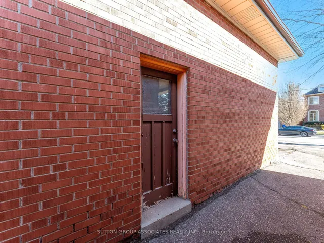 Primary image of 112 Waterloo Ave