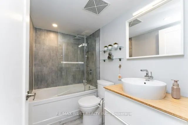 Additional property image - 15 Brunel Crt Unit 627