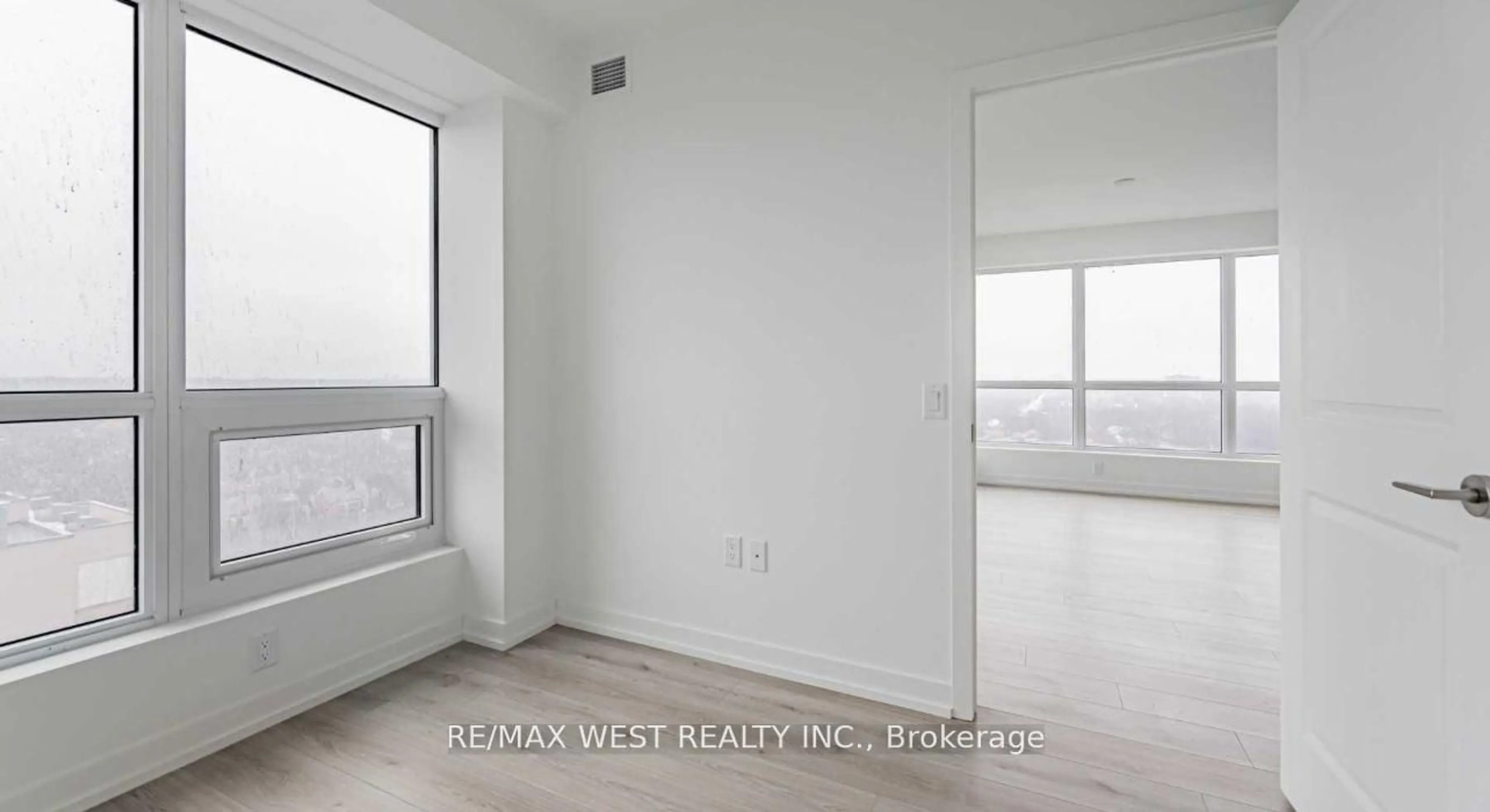 A pic of a room for 395 Bloor St #5507, Toronto Ontario M4W 1H7
