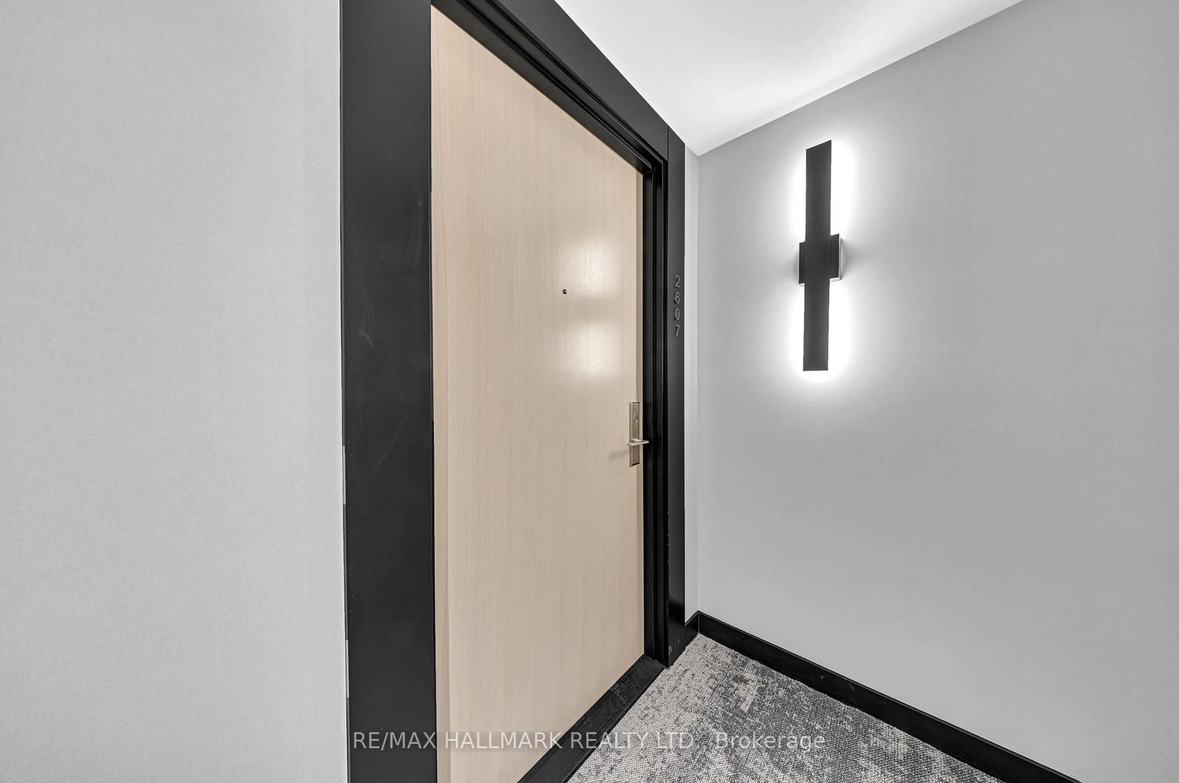 Indoor foyer for 395 Bloor St #2607, Toronto Ontario M4W 1H7