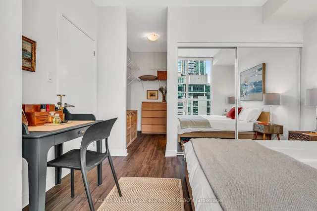 Additional property image - 33 Bay St Unit 2708