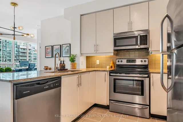 Additional property image - 33 Bay St Unit 2708