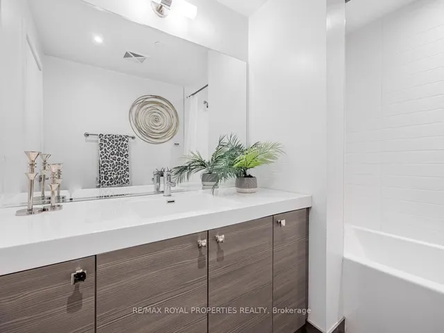 Additional property image - 621 Sheppard Ave Unit 303
