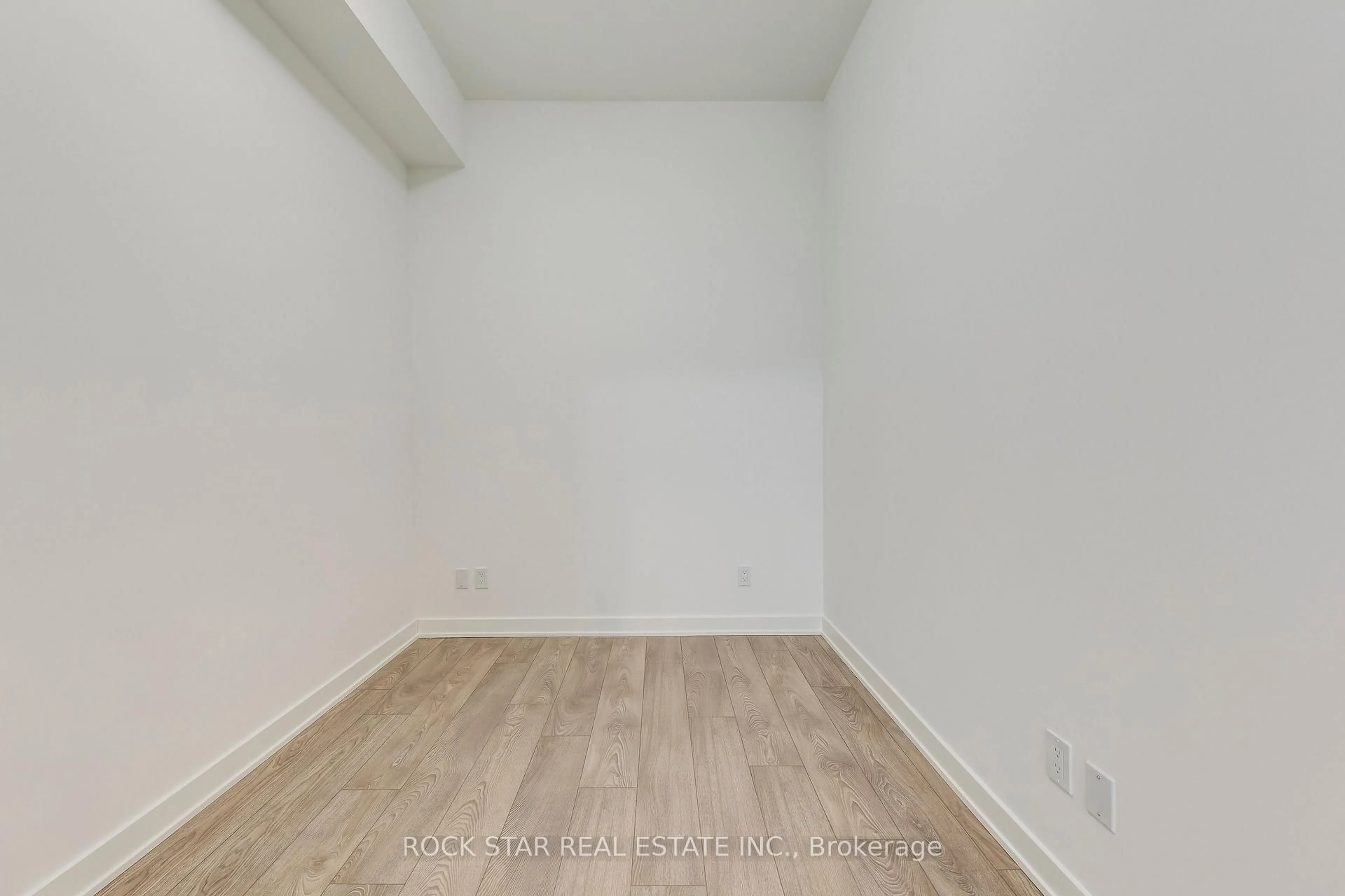 A pic of a room for 543 Richmond St #228, Toronto Ontario M5V 0W9