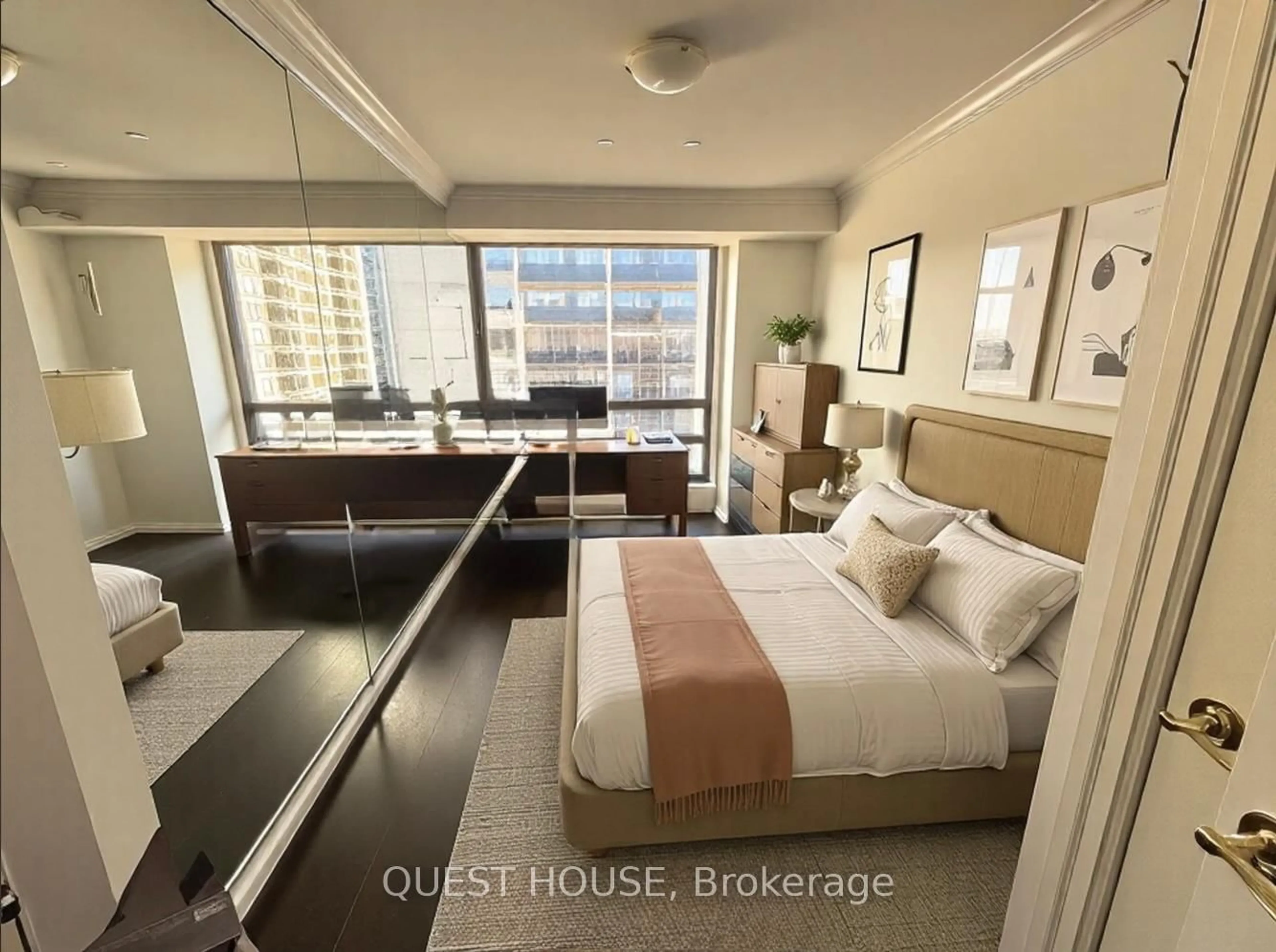 A pic of a room for 447 Walmer Rd #Ph10, Toronto Ontario M5P 2X9
