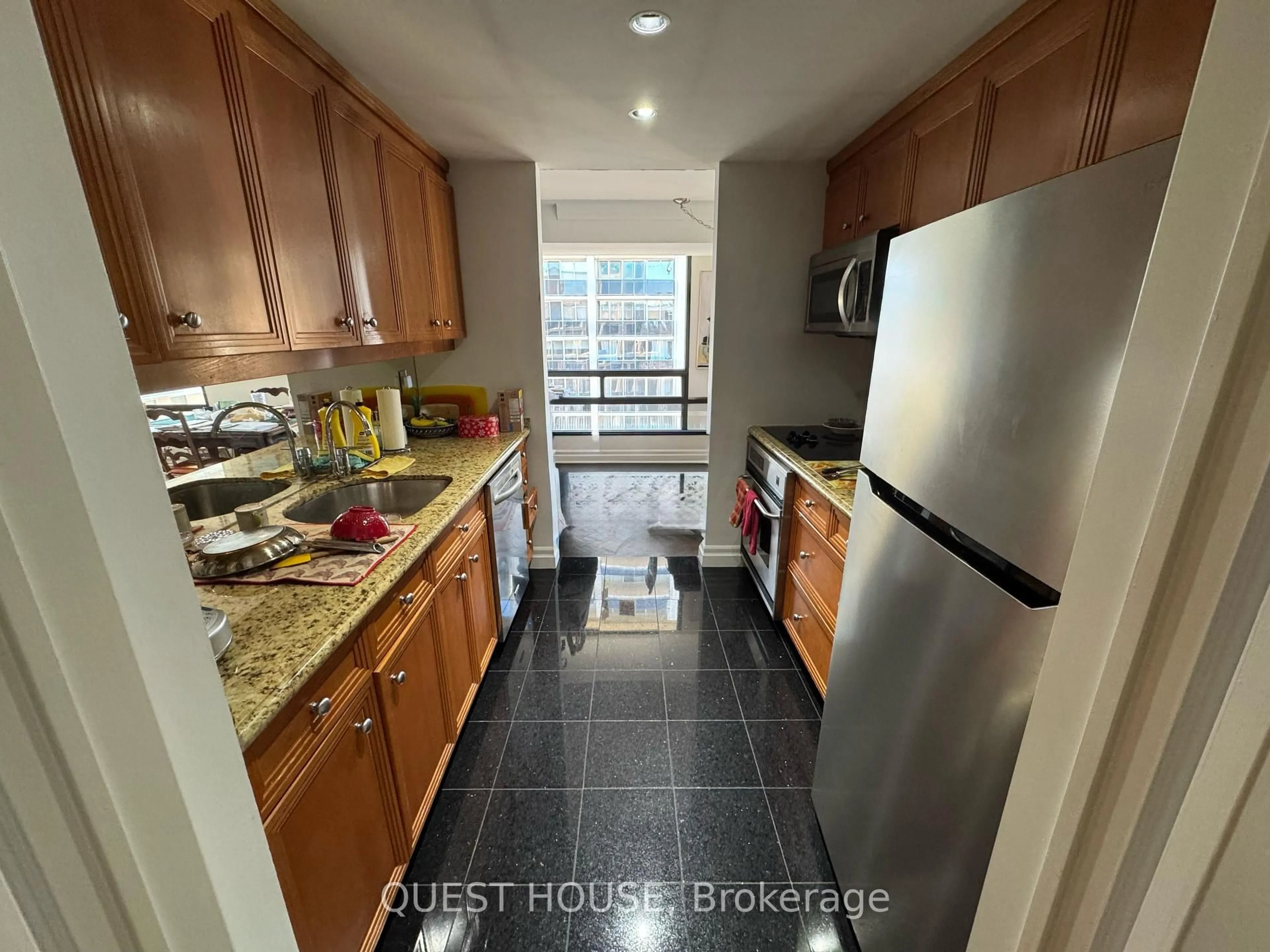 Standard kitchen, ceramic/tile floor for 447 Walmer Rd #Ph10, Toronto Ontario M5P 2X9