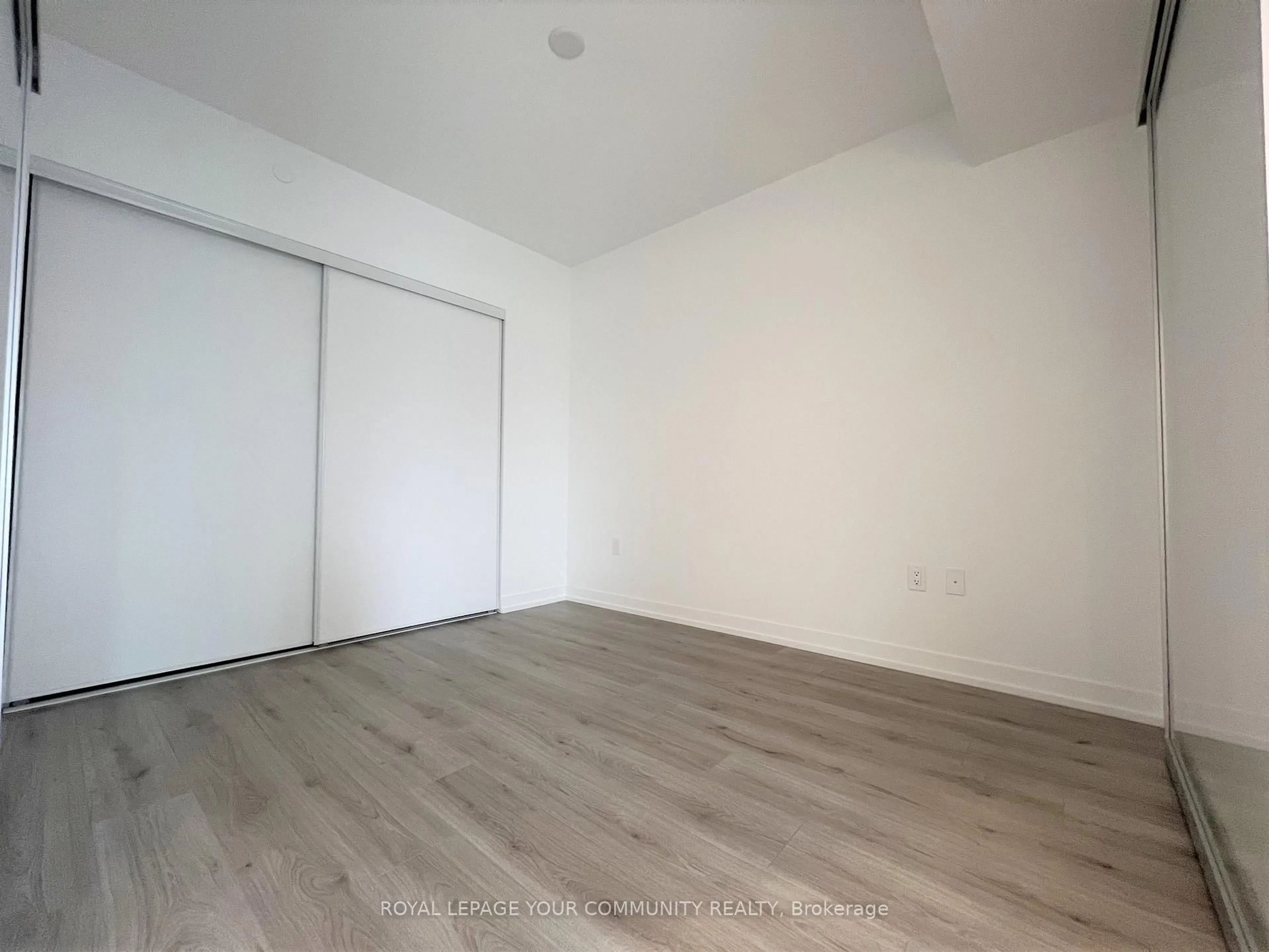A pic of a room for 395 Bloor St #2601, Toronto Ontario M4W 1H7