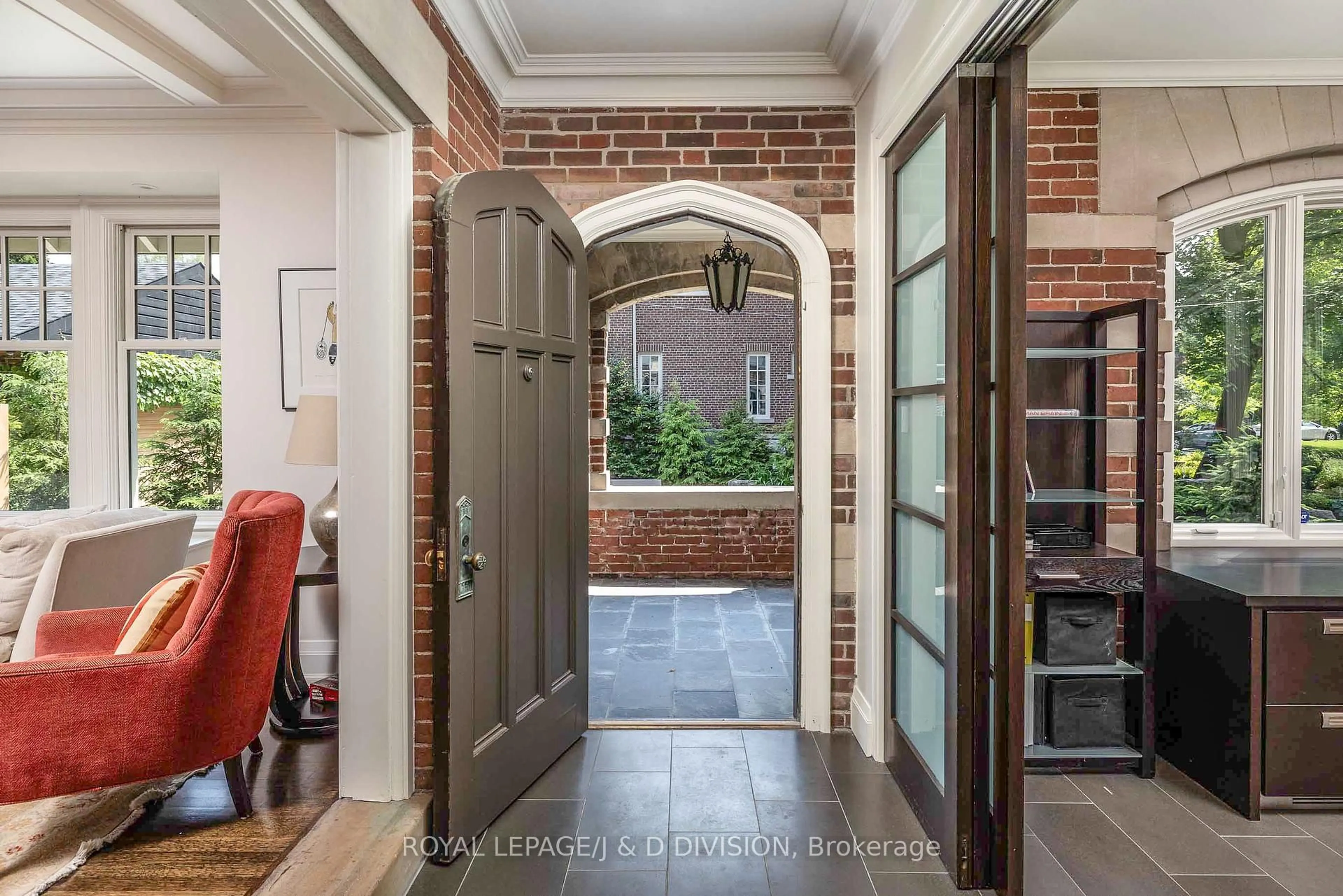 Indoor entryway for 188 Glencairn Ave, Toronto Ontario M4R 1N2