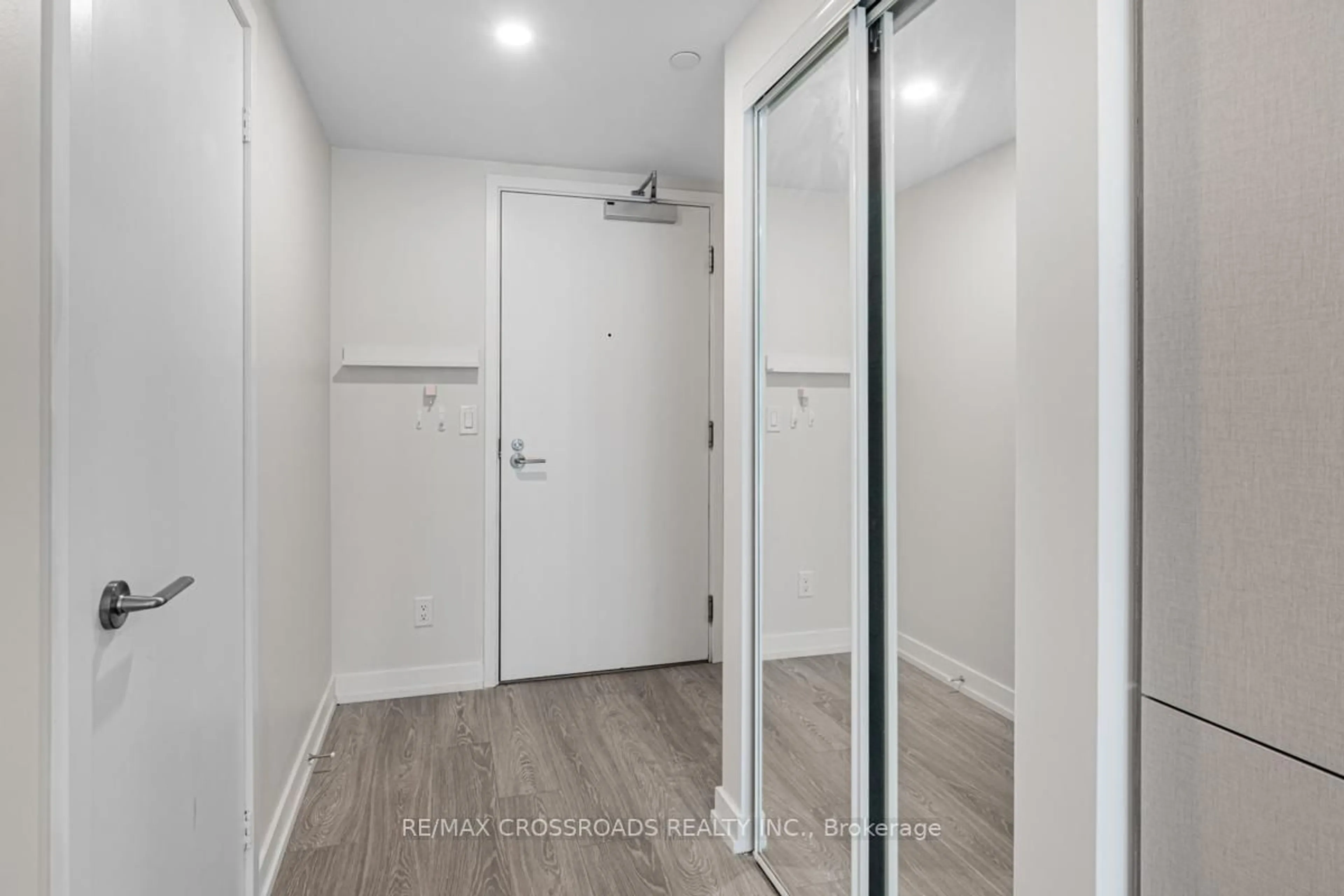 Indoor entryway for 19 Western Battery Rd #3222, Toronto Ontario M6K 3S4