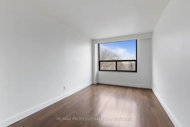 Additional image 6 of 740 Eglinton Ave Unit 404
