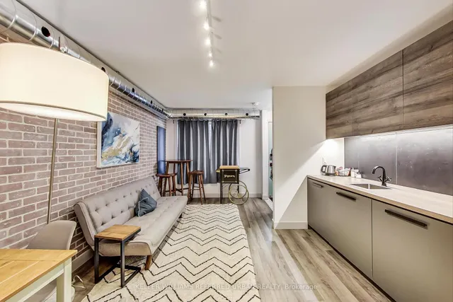 Additional property image - 205 Bathurst St