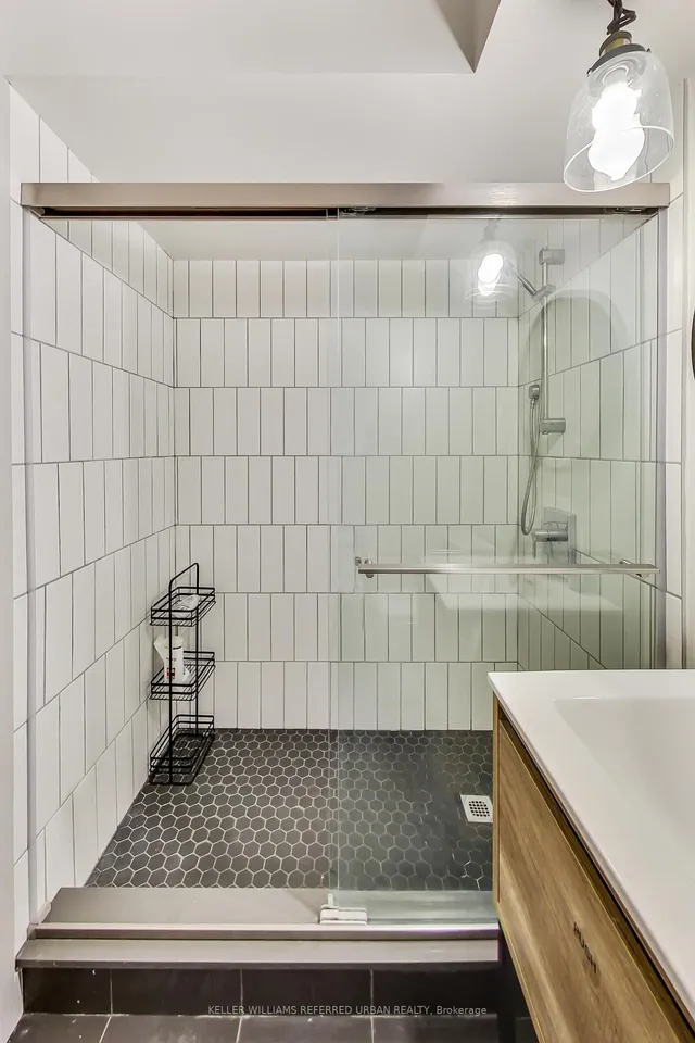 Additional property image - 205 Bathurst St