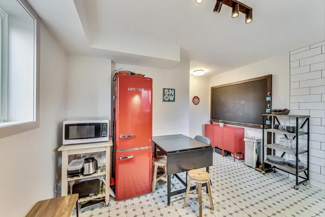 Additional property image - 205 Bathurst St