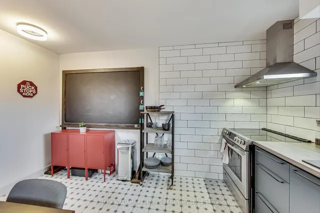 Additional property image - 205 Bathurst St