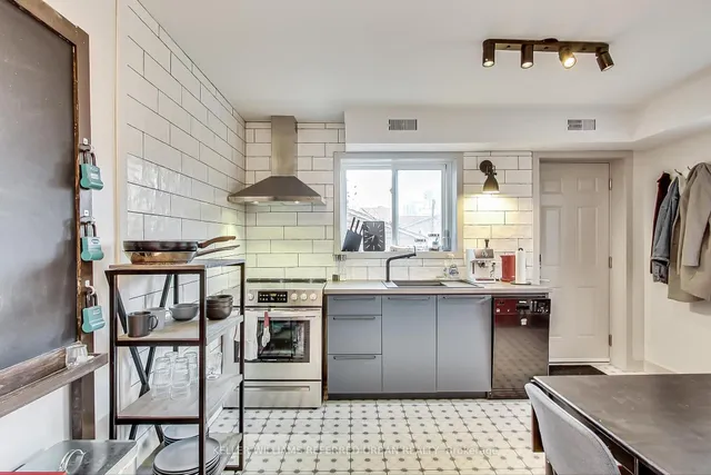 Additional property image - 205 Bathurst St