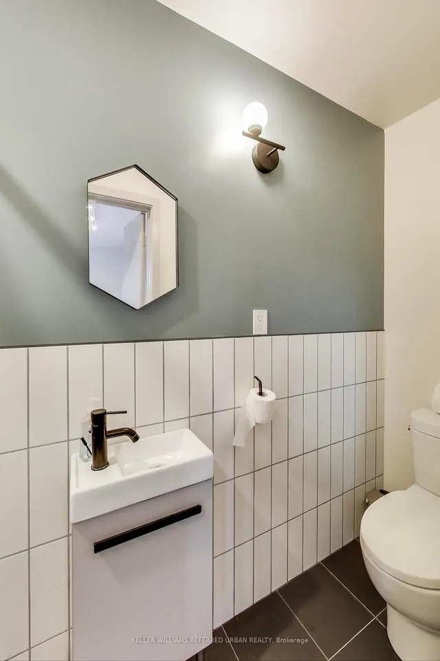 Additional property image - 205 Bathurst St