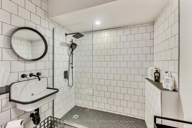 Additional property image - 205 Bathurst St