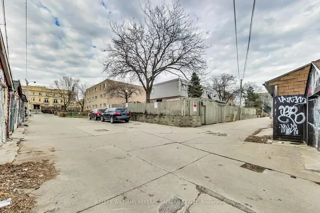 Additional property image - 205 Bathurst St