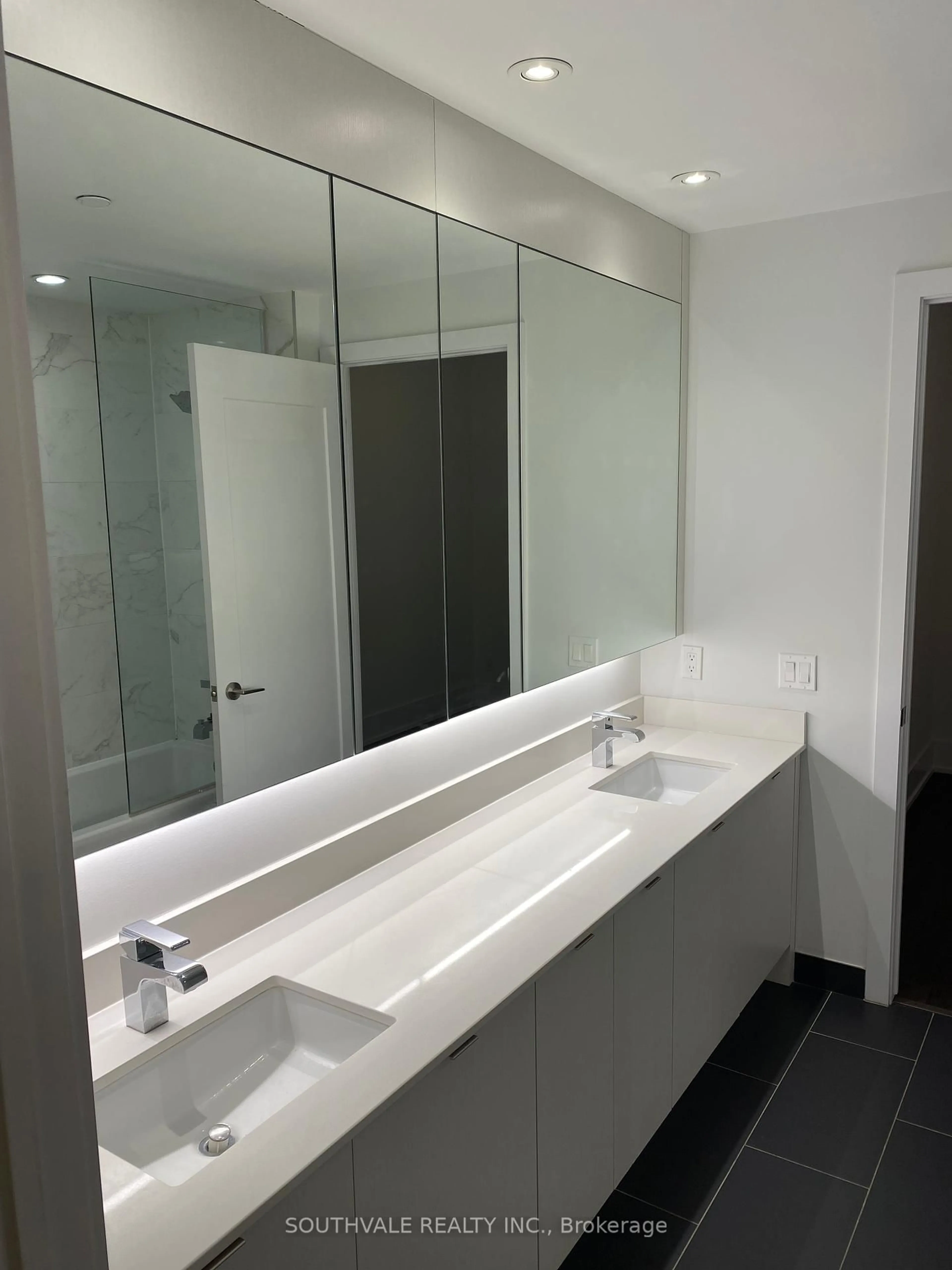 Standard bathroom, unknown for 55 Merchants' Wharf N/A #625, Toronto Ontario M5A 0P2