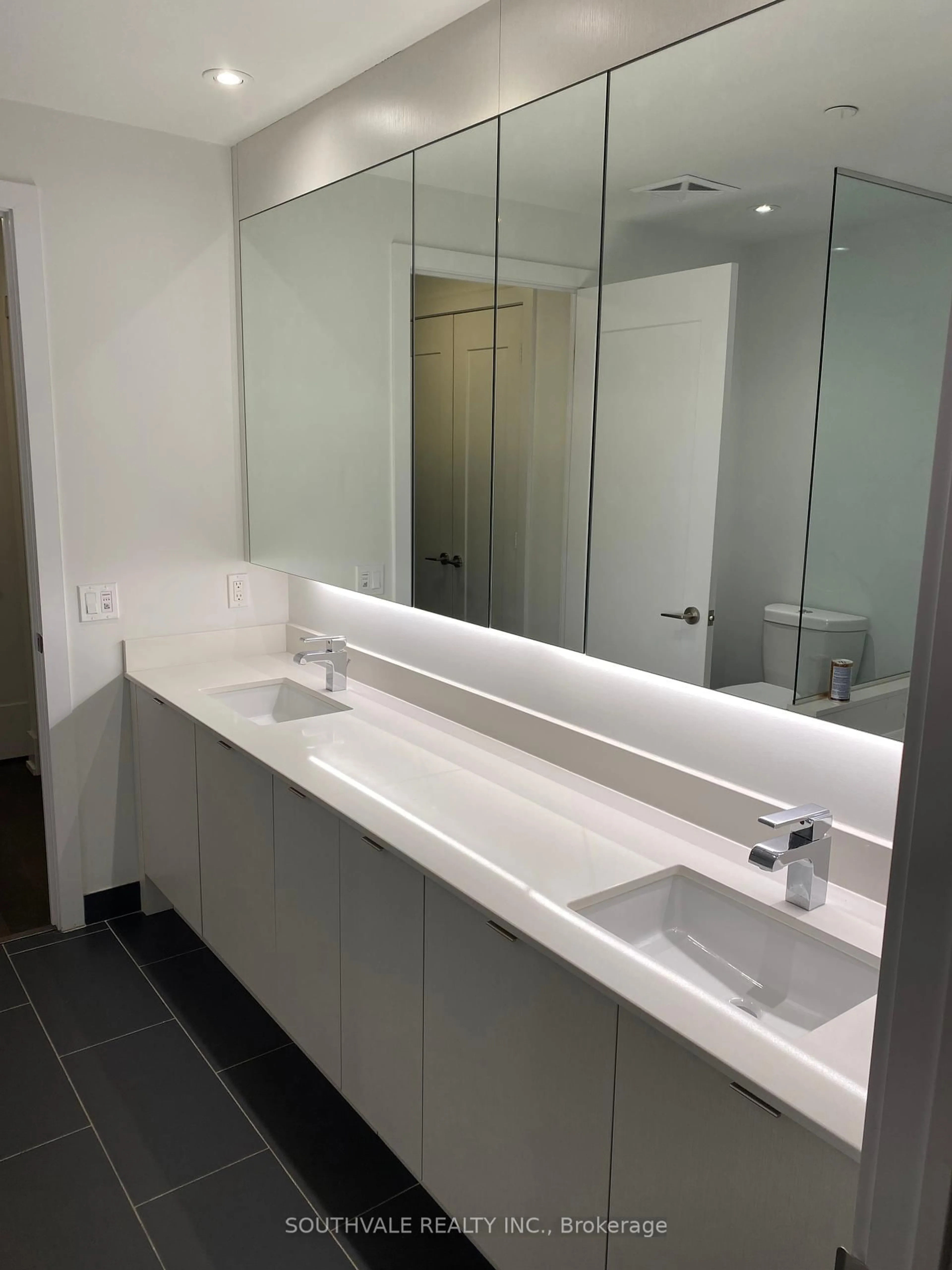 Contemporary bathroom, ceramic/tile floor for 55 Merchants' Wharf N/A #625, Toronto Ontario M5A 0P2