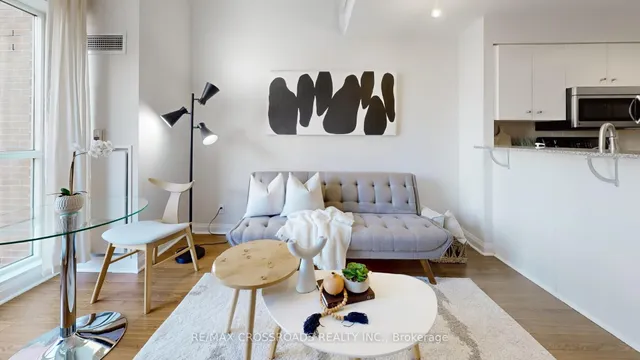 Additional property image - 18 Merton St Unit 716