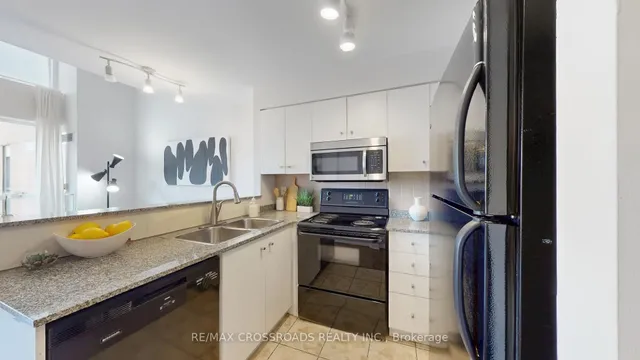 Additional property image - 18 Merton St Unit 716