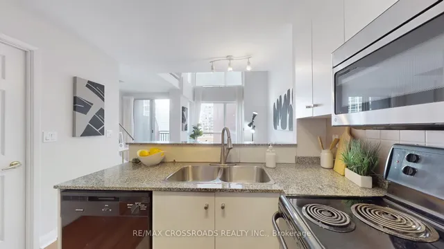 Additional property image - 18 Merton St Unit 716