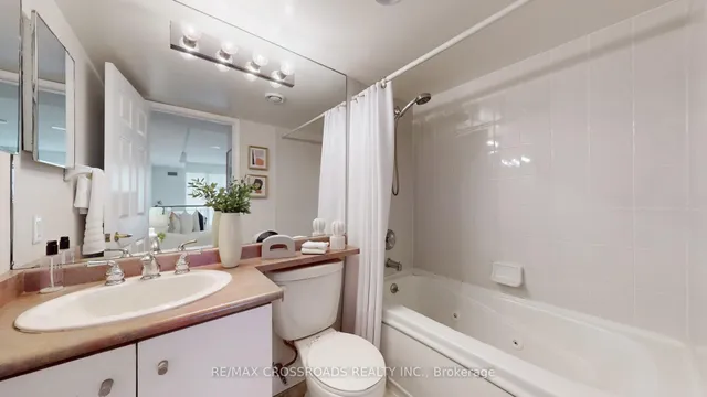 Additional property image - 18 Merton St Unit 716